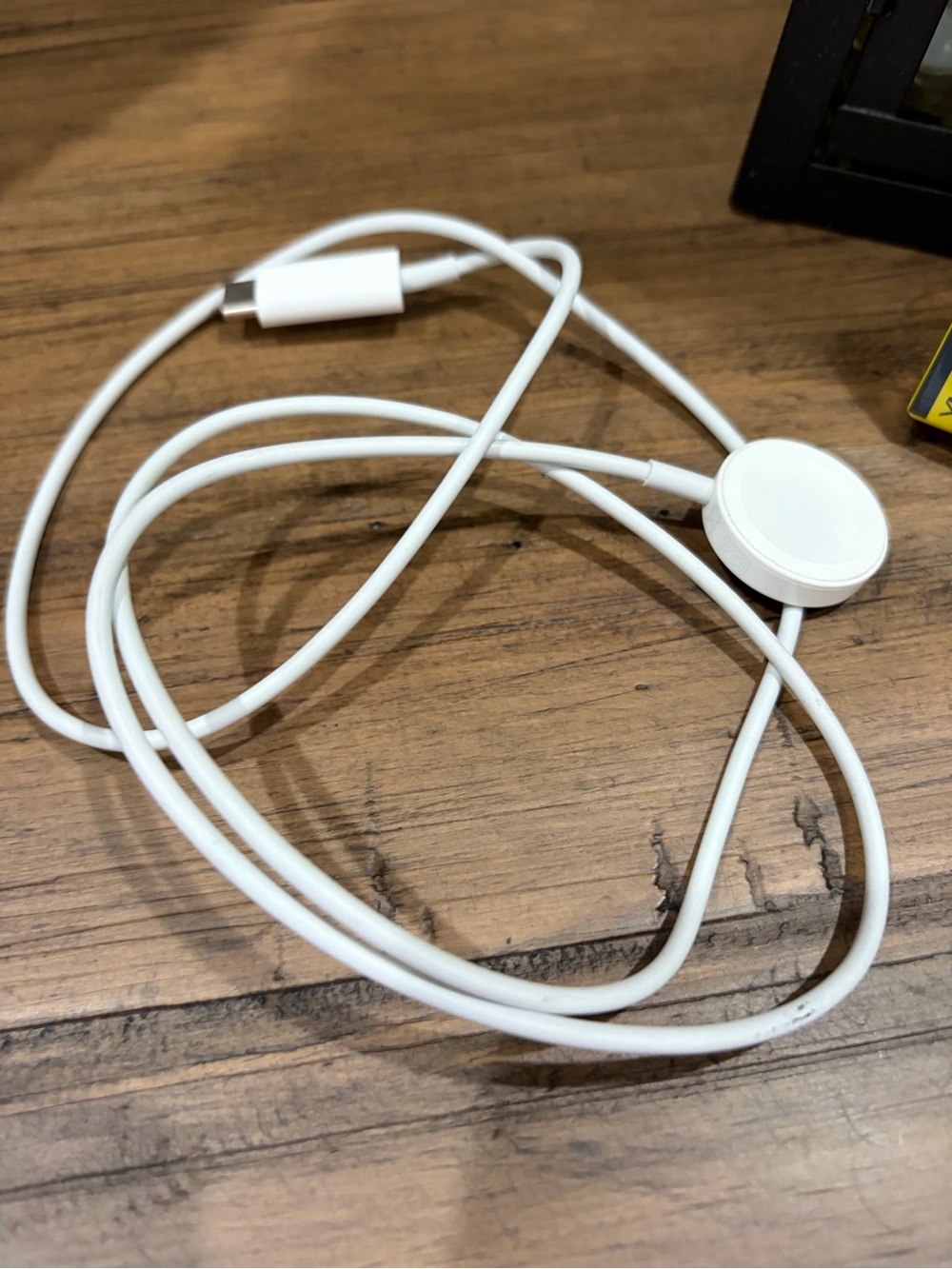 Apple Watch SE 44 mm GPS with Black Silicone Band, charger and screen protectors - Picture 5 of 6